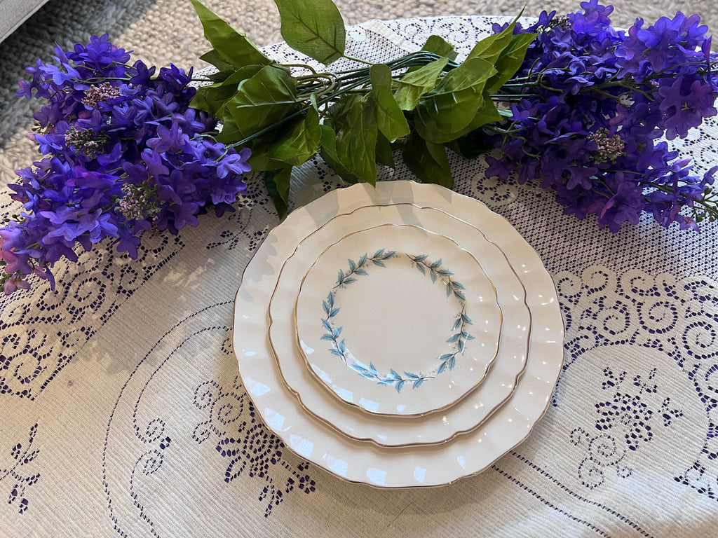 Vintage Johnson Bros Blue Leaf Wreath Plates – Scalloped Regency Ironstone Service for 4