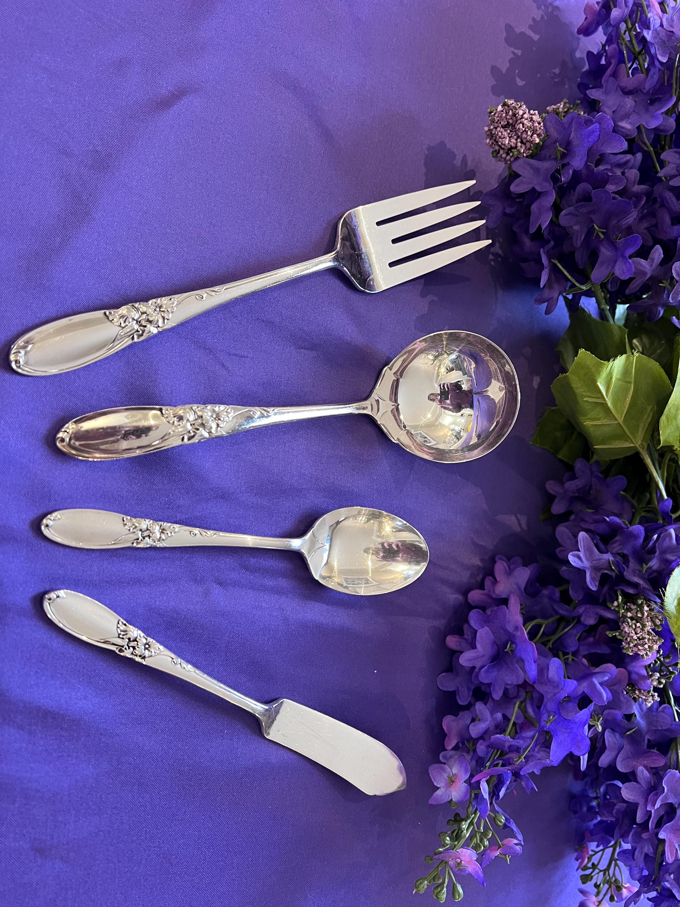 Oneida White Orchid Silverware Set | 1953 Community Plate Floral Flatware