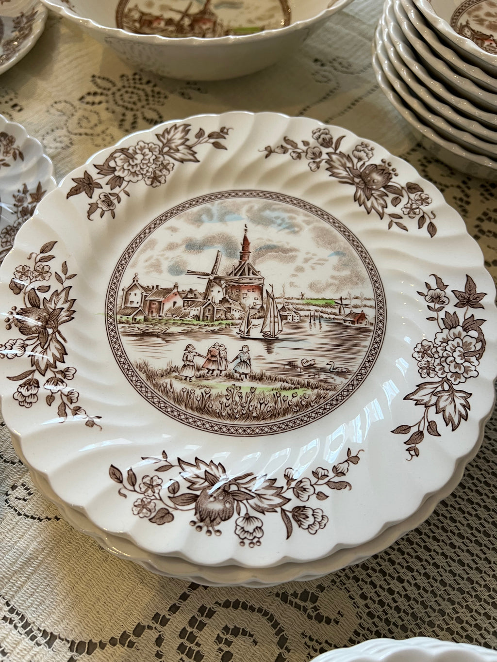 Johnson Brothers Tulip Time Brown Plates, Bowls, Cups Saucers | Made England