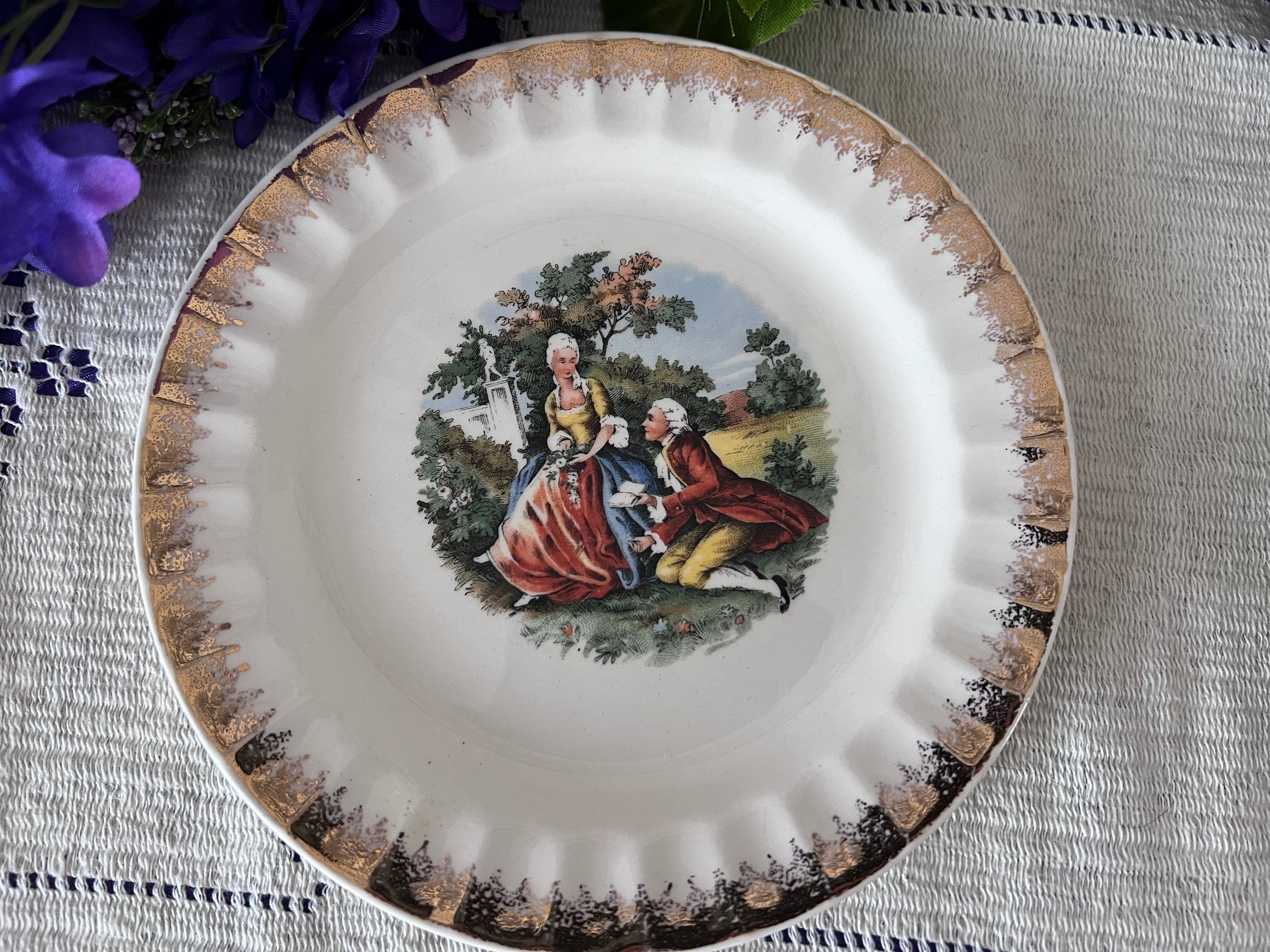 Vintage Courting Couple Dessert Plates – Set of 4, 22K Gold Filigree Ruffled Edge