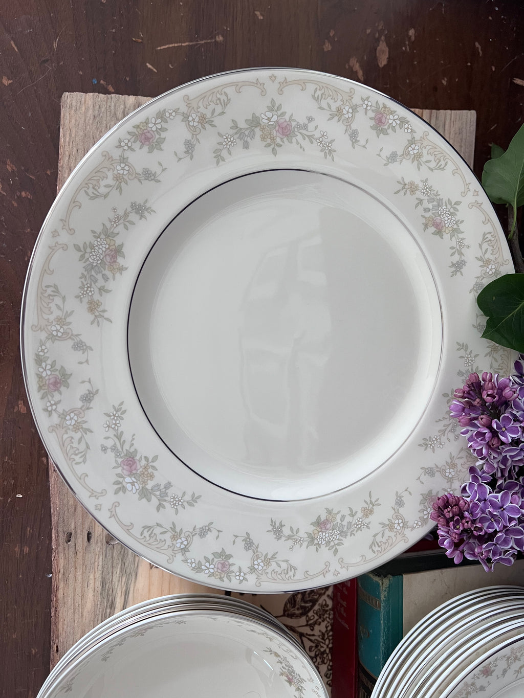 Royal Doulton "Diana" (H.5079) 63-Piece Fine Bone China Dinnerware Set – The Romance Collection (1981)