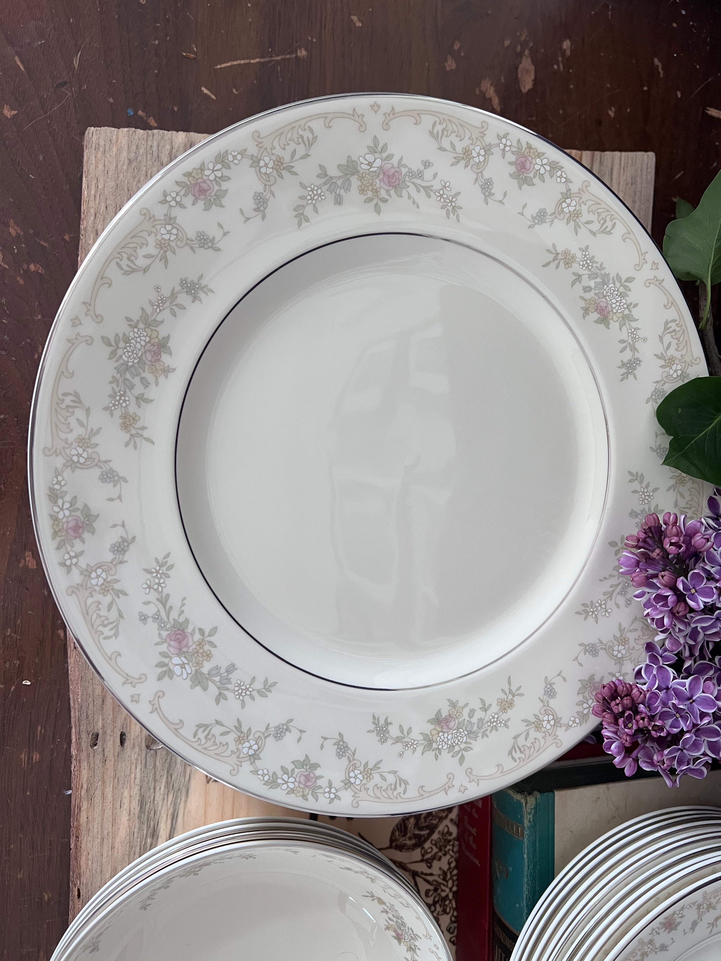 Royal Doulton "Diana" (H.5079) 63-Piece Fine Bone China Dinnerware Set – The Romance Collection (1981)