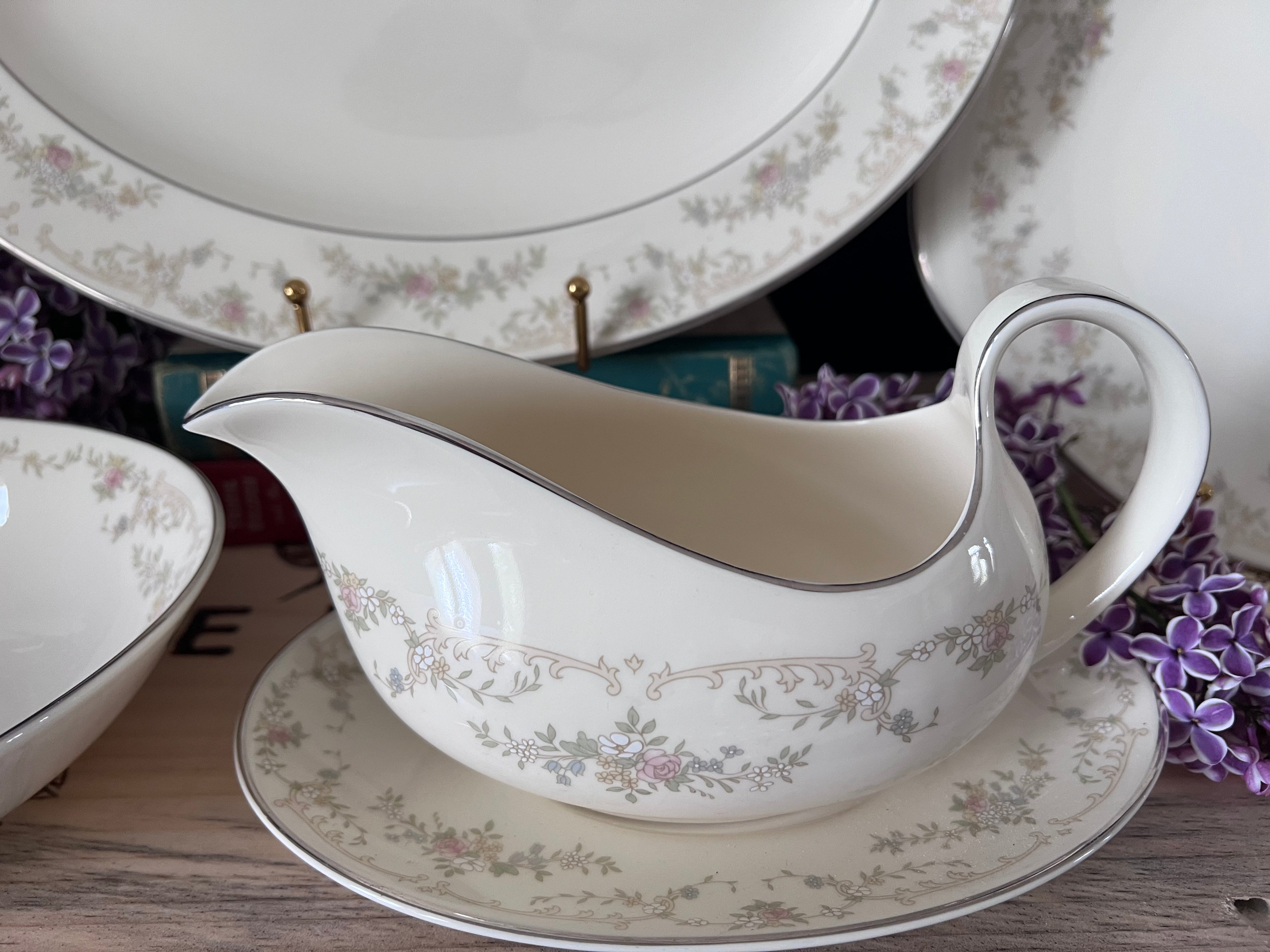 Royal Doulton "Diana" (H.5079) 63-Piece Fine Bone China Dinnerware Set – The Romance Collection (1981)