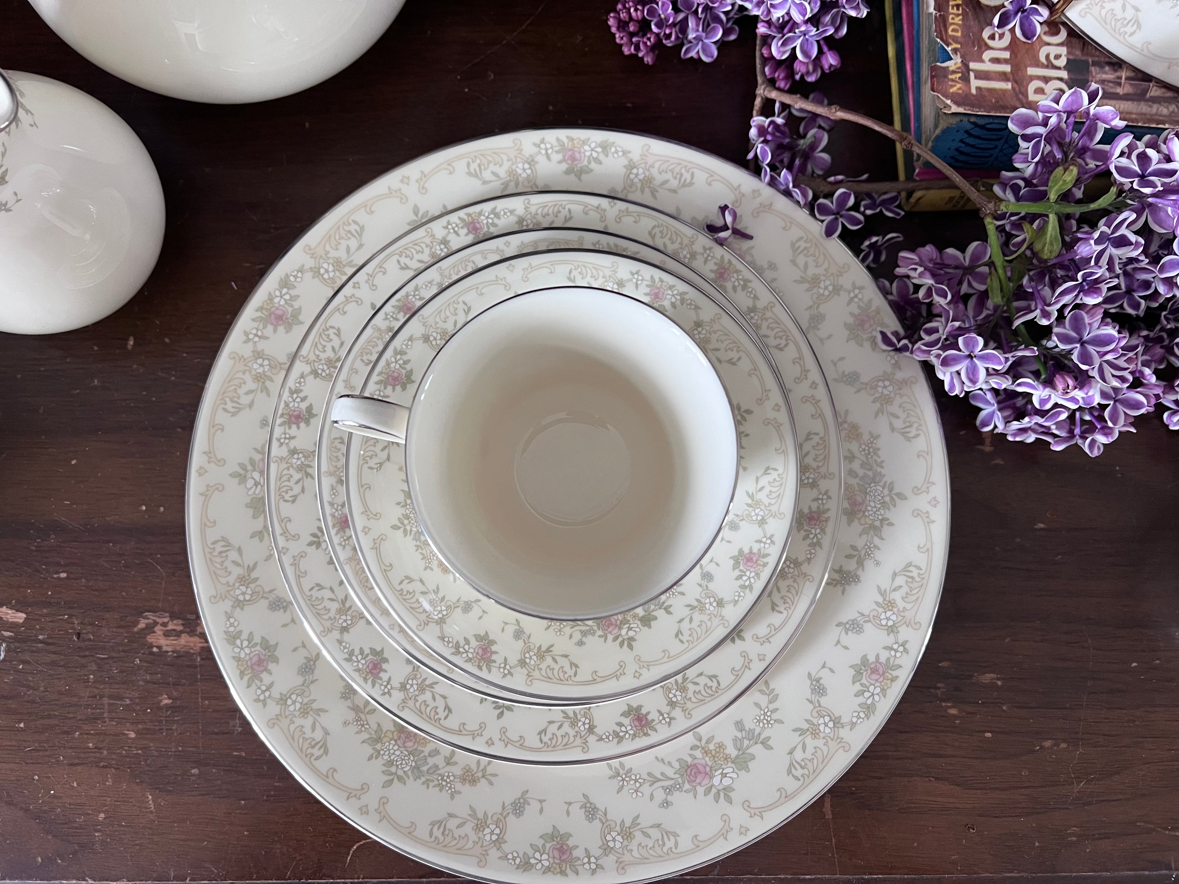 Royal Doulton "Diana" (H.5079) 63-Piece Fine Bone China Dinnerware Set – The Romance Collection (1981)