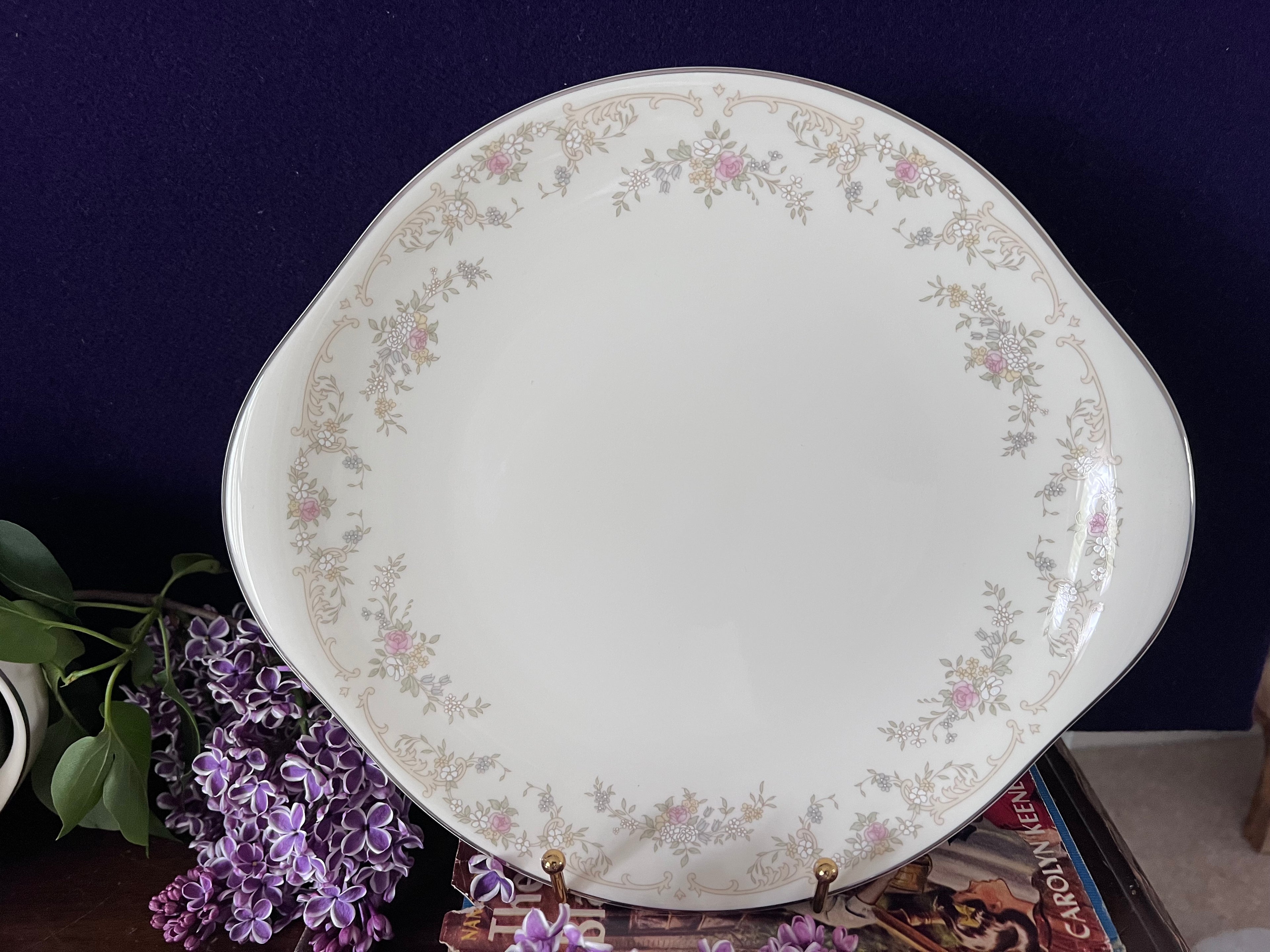 Royal Doulton "Diana" (H.5079) 63-Piece Fine Bone China Dinnerware Set – The Romance Collection (1981)