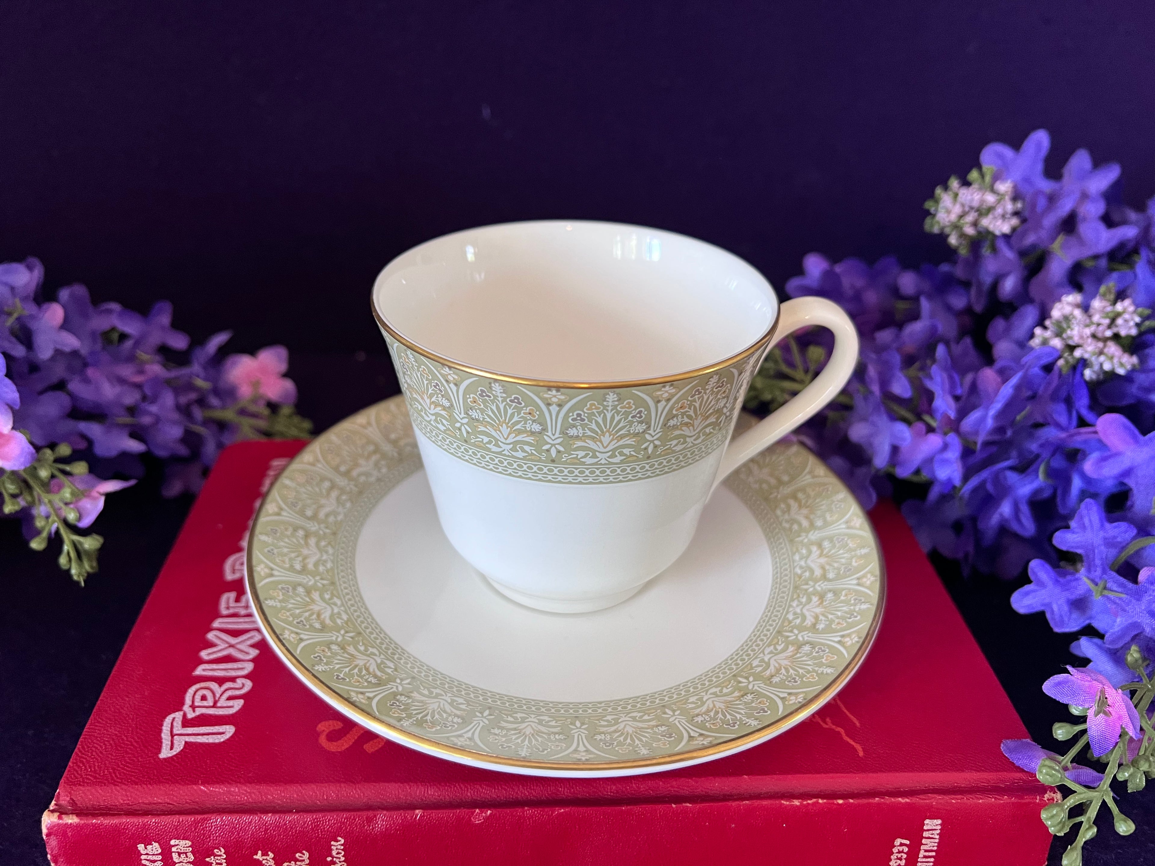Royal Doulton "Sonnet" Teacup and Saucer Set – English Fine Bone China H.5012