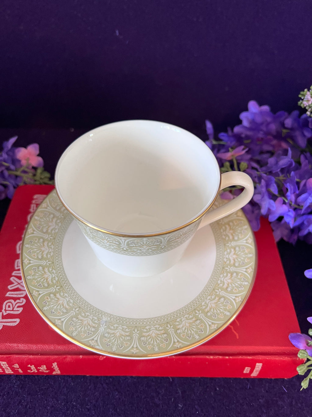 Royal Doulton "Sonnet" Teacup and Saucer Set – English Fine Bone China H.5012