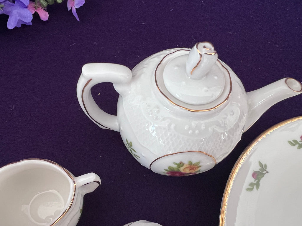 Vintage Royal Albert "Old Country Roses" Miniature Tea Set with Original Presentation Box - 9-Piece Complete Mini Tea Service