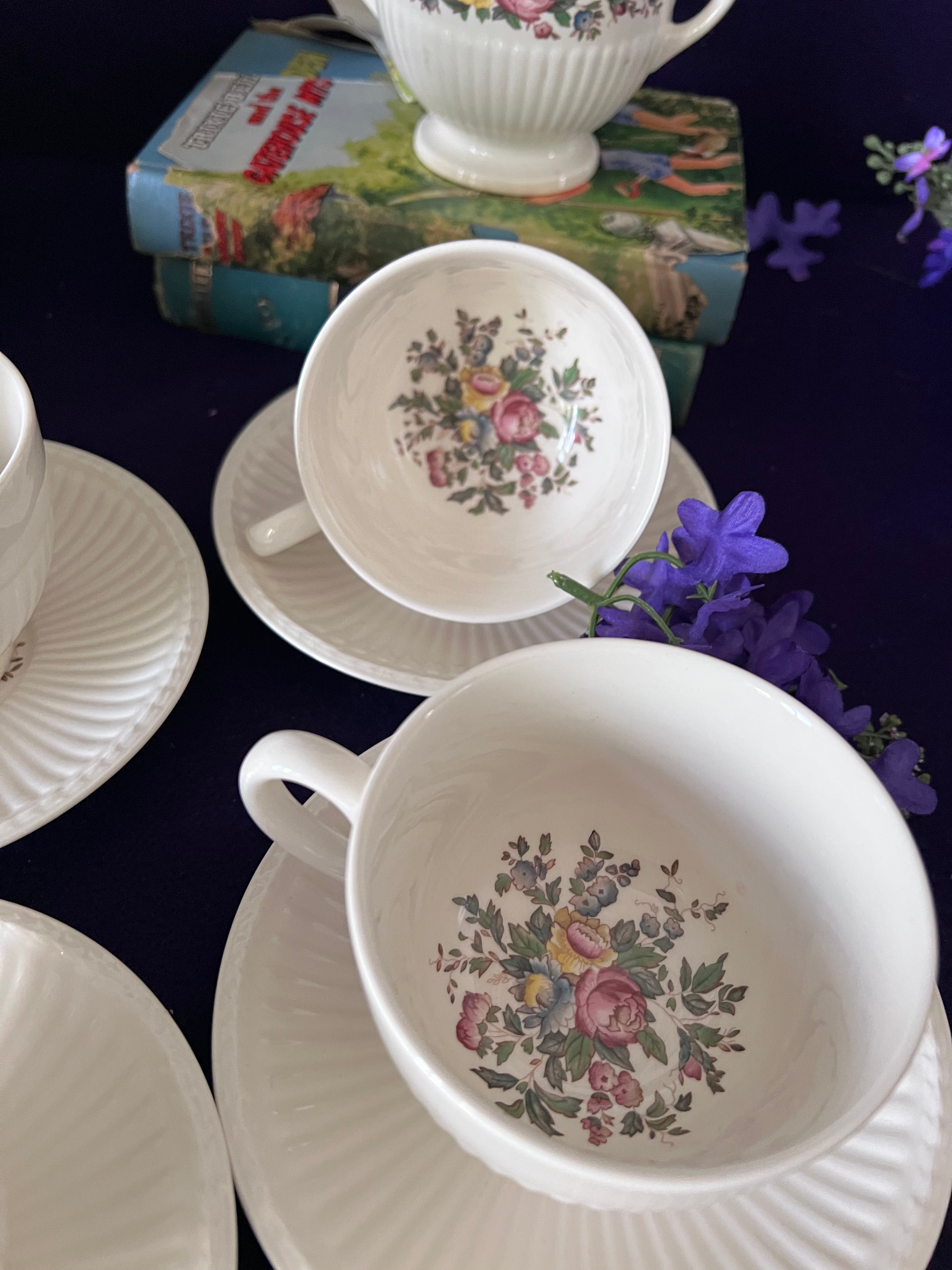 Vintage Wedgwood "Conway" Fine China Dinnerware Set – Made in England