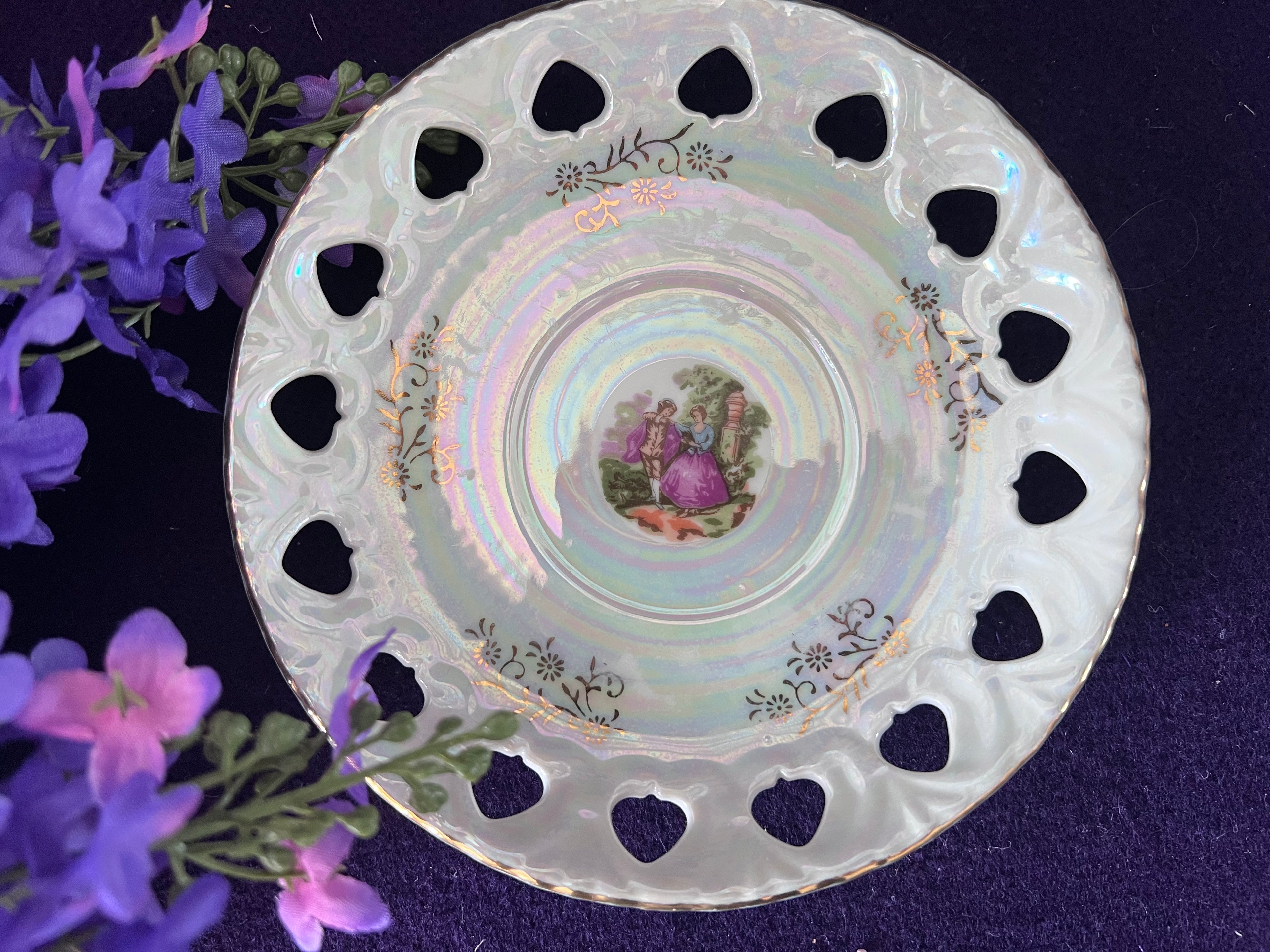 Vintage Set of 6 Yamasen Fine China Pierced-Rim Plates – Iridescent Fragonard-Style Scene