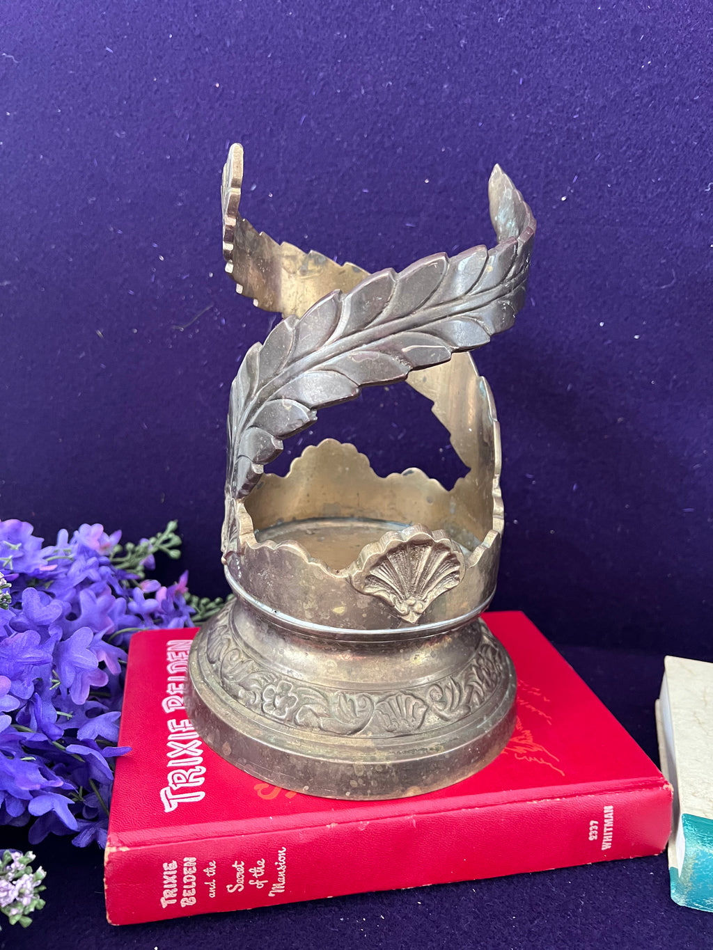Vintage Brass Goblet Holder – Hollywood Regency Leaf & Shell Design – Made in India