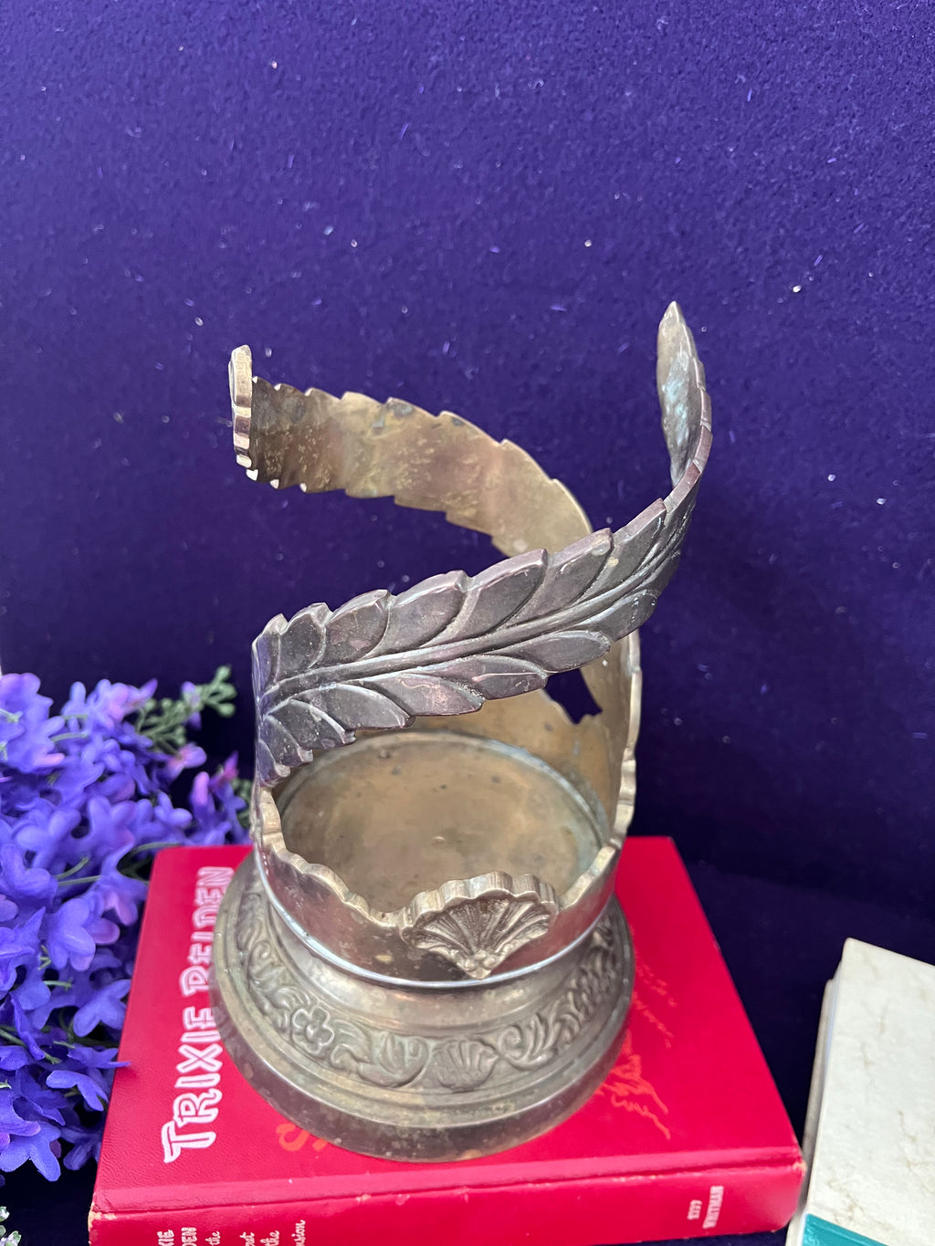 Vintage Brass Goblet Holder – Hollywood Regency Leaf & Shell Design – Made in India