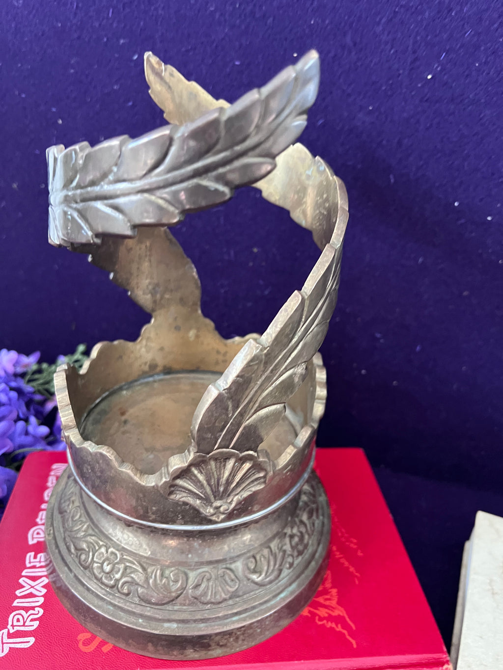 Vintage Brass Goblet Holder – Hollywood Regency Leaf & Shell Design – Made in India