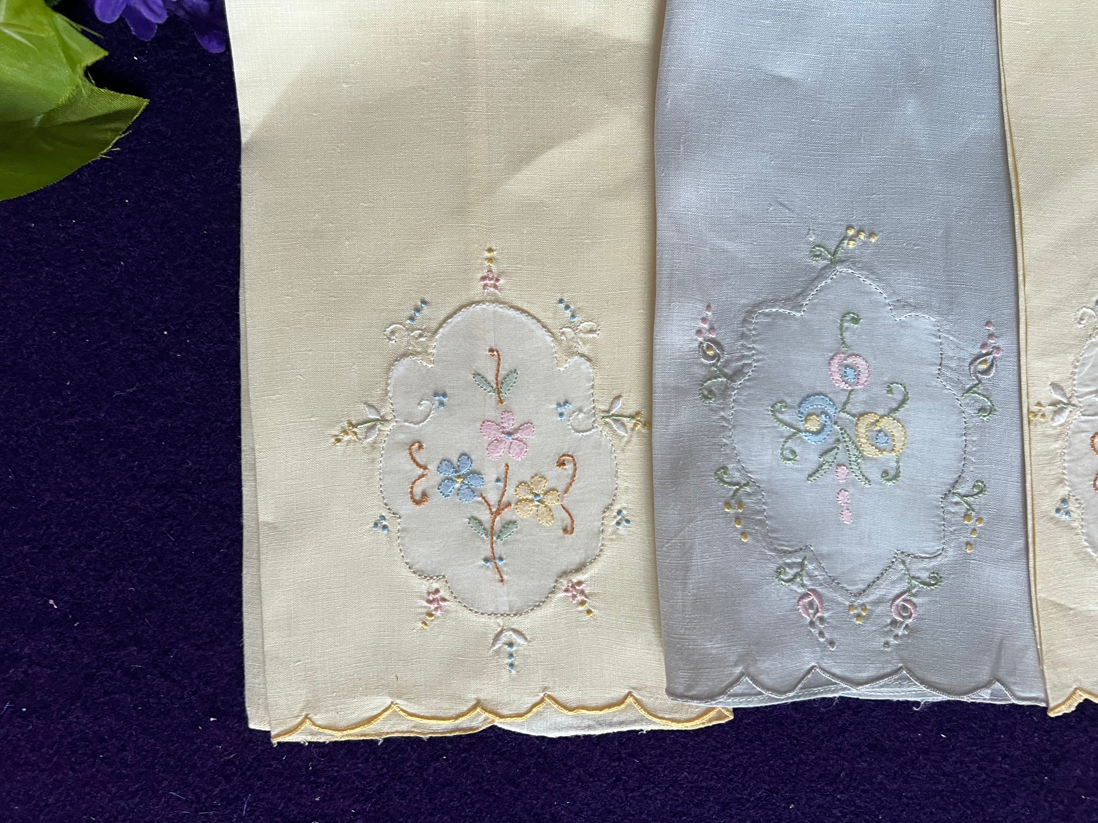 Vintage Pastel Embroidered Guest Towels, Set of 4 | Scalloped Edge Floral Linens