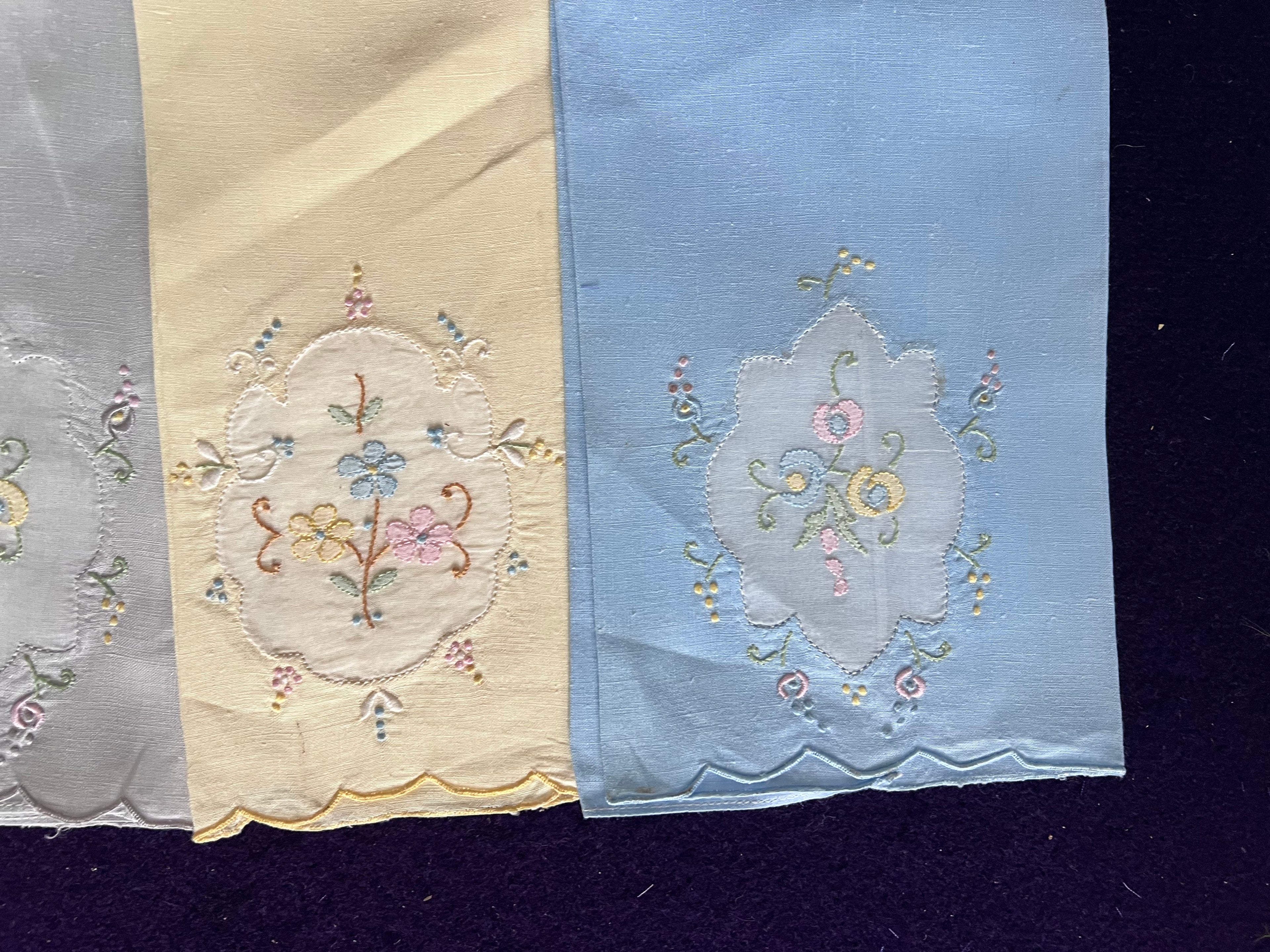 Vintage Pastel Embroidered Guest Towels, Set of 4 | Scalloped Edge Floral Linens