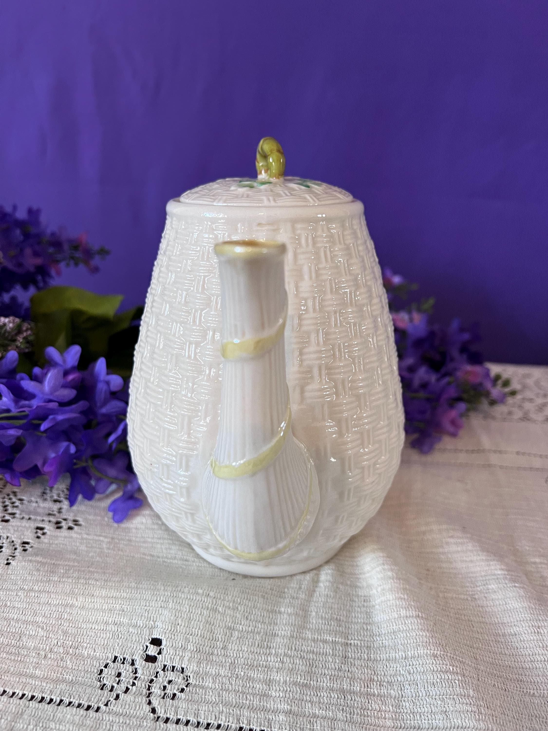 Pristine Belleek Ireland Shamrock Tea Service – Tall Teapot, Creamer & Sugar – 6th Mark Green (1965-1980)